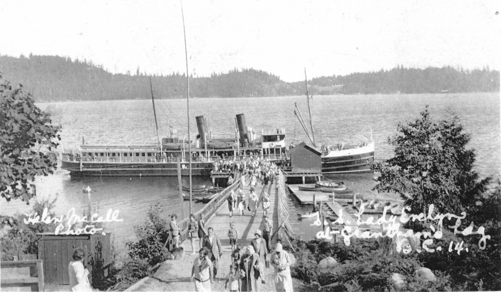 The SS Lady Evelyn unloading passengers at Grantham's Landing in 1931